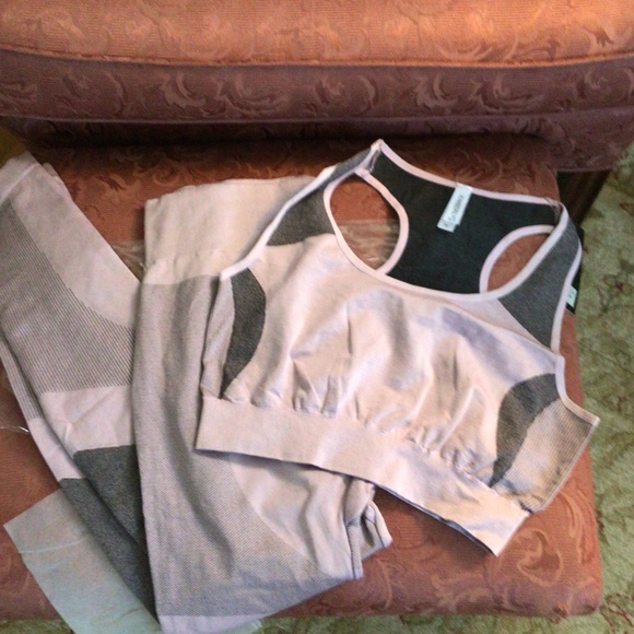 2HP💝Lovely Plum leggings & sports bra jogger set - Picture 4 of 10